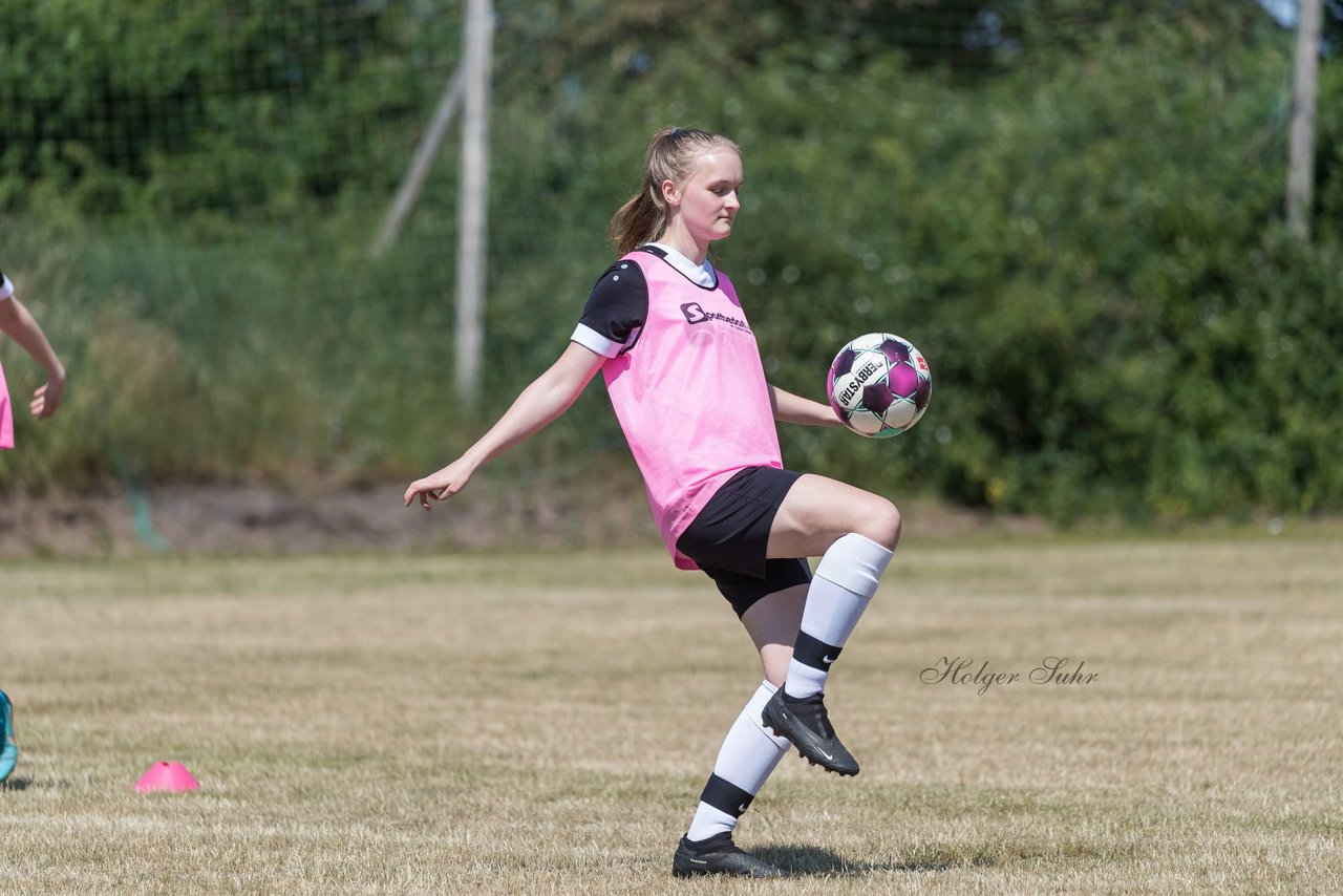 Bild 71 - wBJ TuRa Meldorf/Buesum - JFV Luebeck : Ergebnis: 1:0